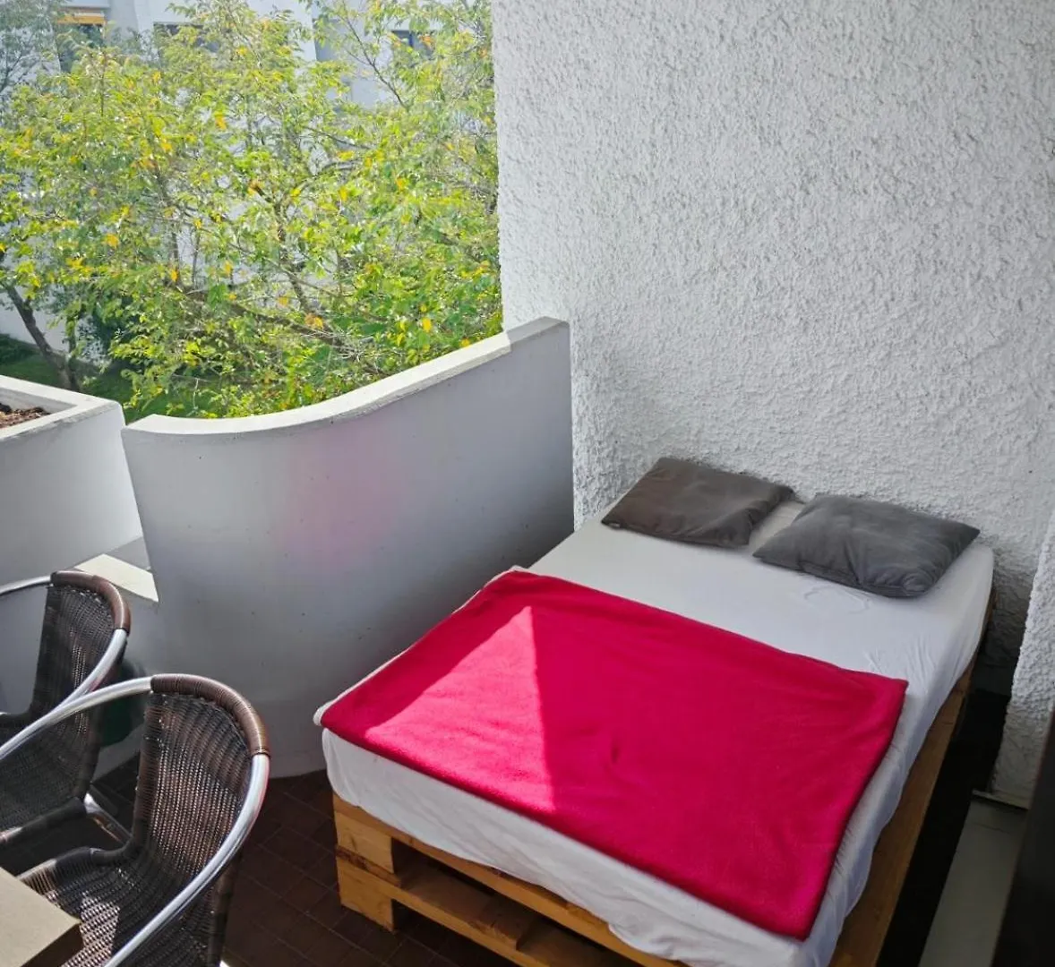 2 Room Apartment In Metro Location Münih 0*,