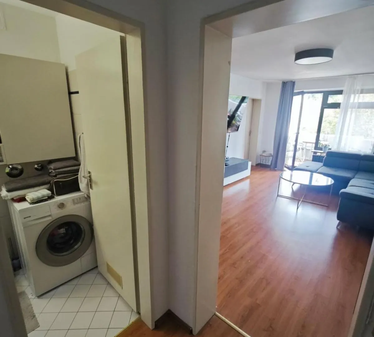 2 Room Apartment In Metro Location München